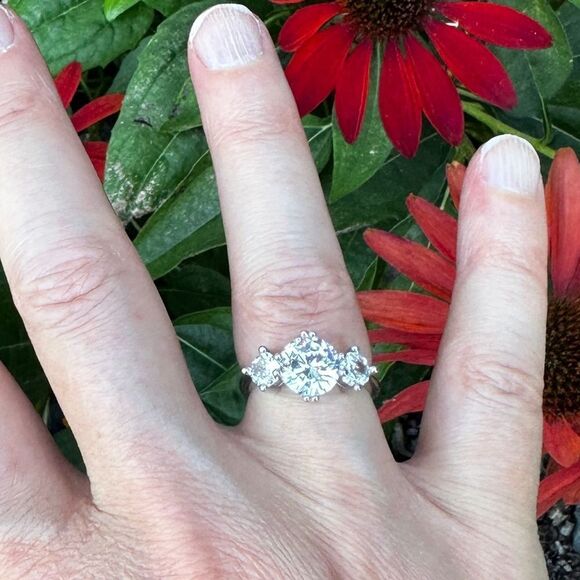 NEW White Gold Plated 3 Round Sparkling Clear Crystal CZ Stone Ring Size 8.75 - Picture 8 of 8